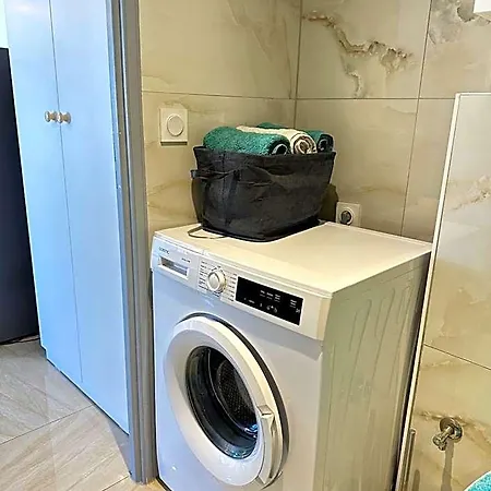 Superbe Proche De Stations De Appartement