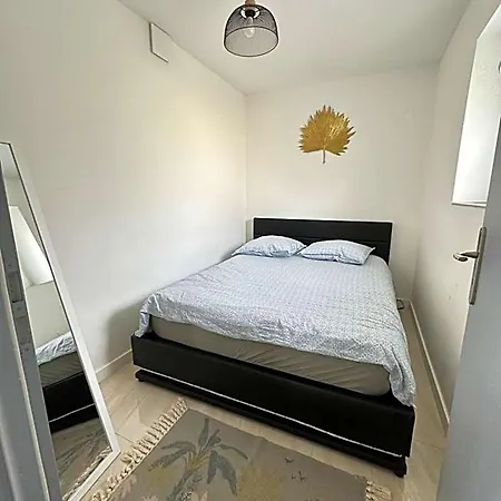 Superbe Proche De Stations De Appartement